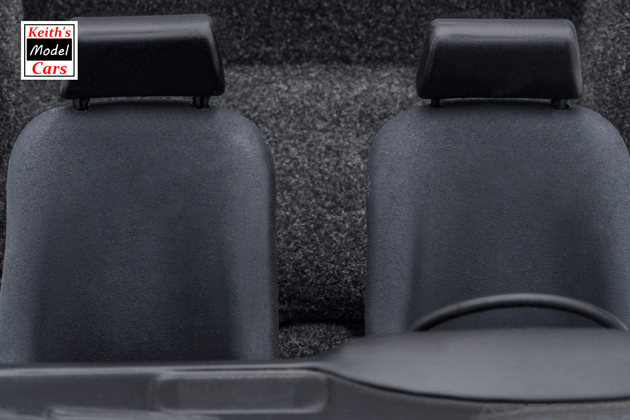 [1/18 Scale] Porsche 911 Carrera 2.7 RS in Grand Prix White with Green stripes by AUTOart Models