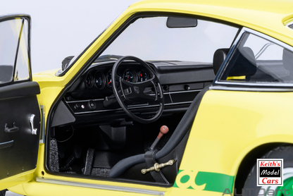 [Maßstab 1/18] Porsche 911 Carrera 2.7 RS in Hellgelb mit grünen Streifen von AUTOart Models 