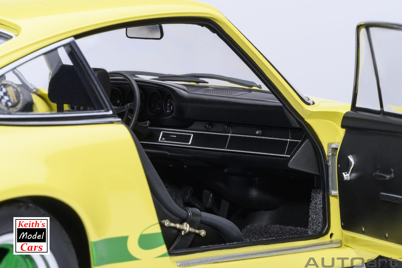 [Maßstab 1/18] Porsche 911 Carrera 2.7 RS in Hellgelb mit grünen Streifen von AUTOart Models 