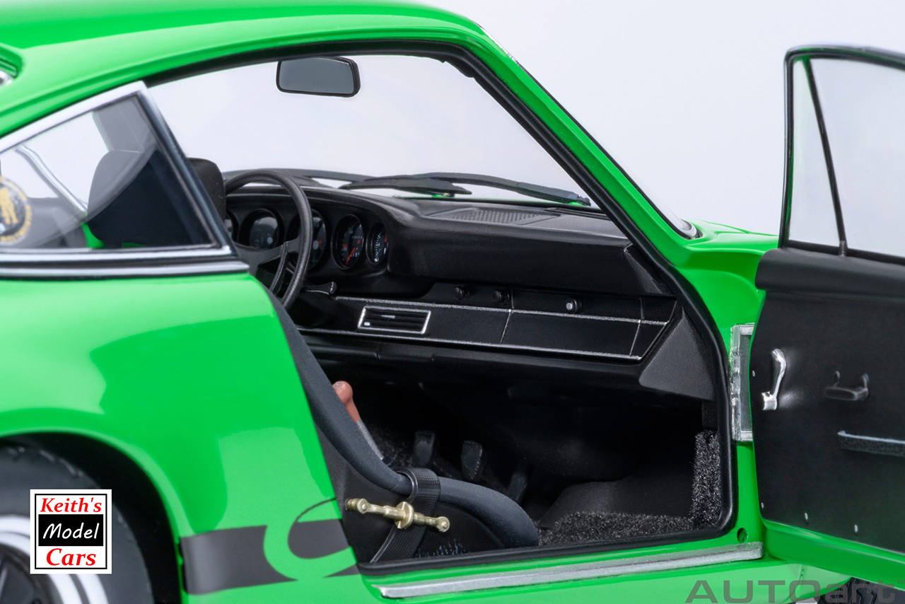 [Maßstab 1/18] Porsche 911 Carrera 2.7 RS in Viperngrün mit schwarzen Streifen von AUTOart Models 