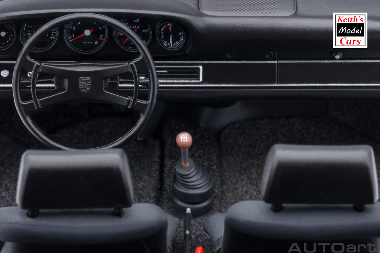 [Maßstab 1/18] Porsche 911 Carrera 2.7 RS in Viperngrün mit schwarzen Streifen von AUTOart Models 
