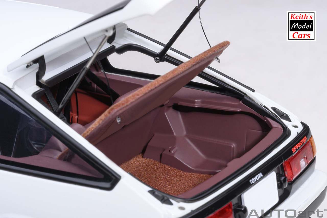 [Maßstab 1:18] Toyota Sprinter Trueno (AE86) – „Project D“ – Endversion von AUTOart Models 
