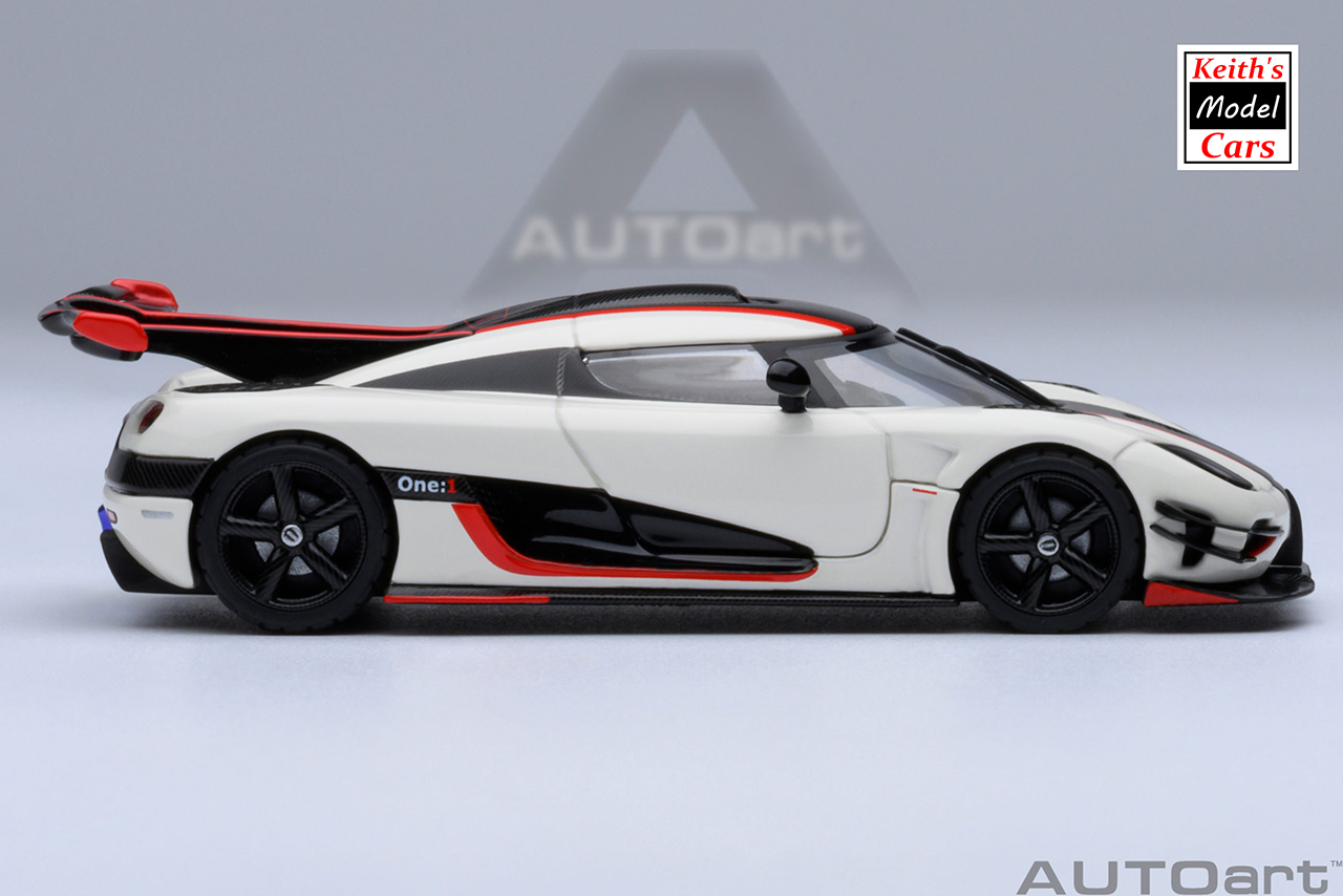 [Maßstab 1/64] Koenigsegg One:1 in Kieselweiß/Carbon von AUTOart Models 