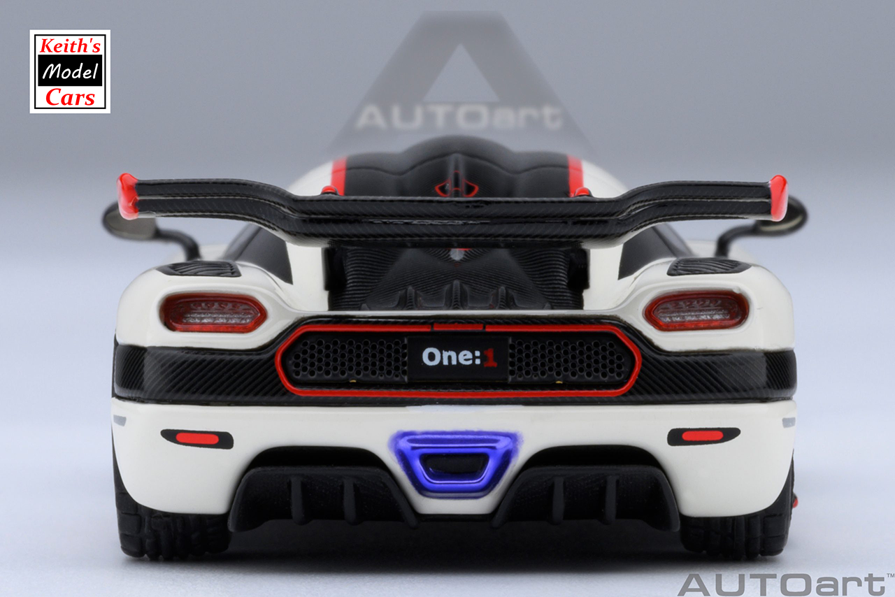 [Maßstab 1/64] Koenigsegg One:1 in Kieselweiß/Carbon von AUTOart Models 