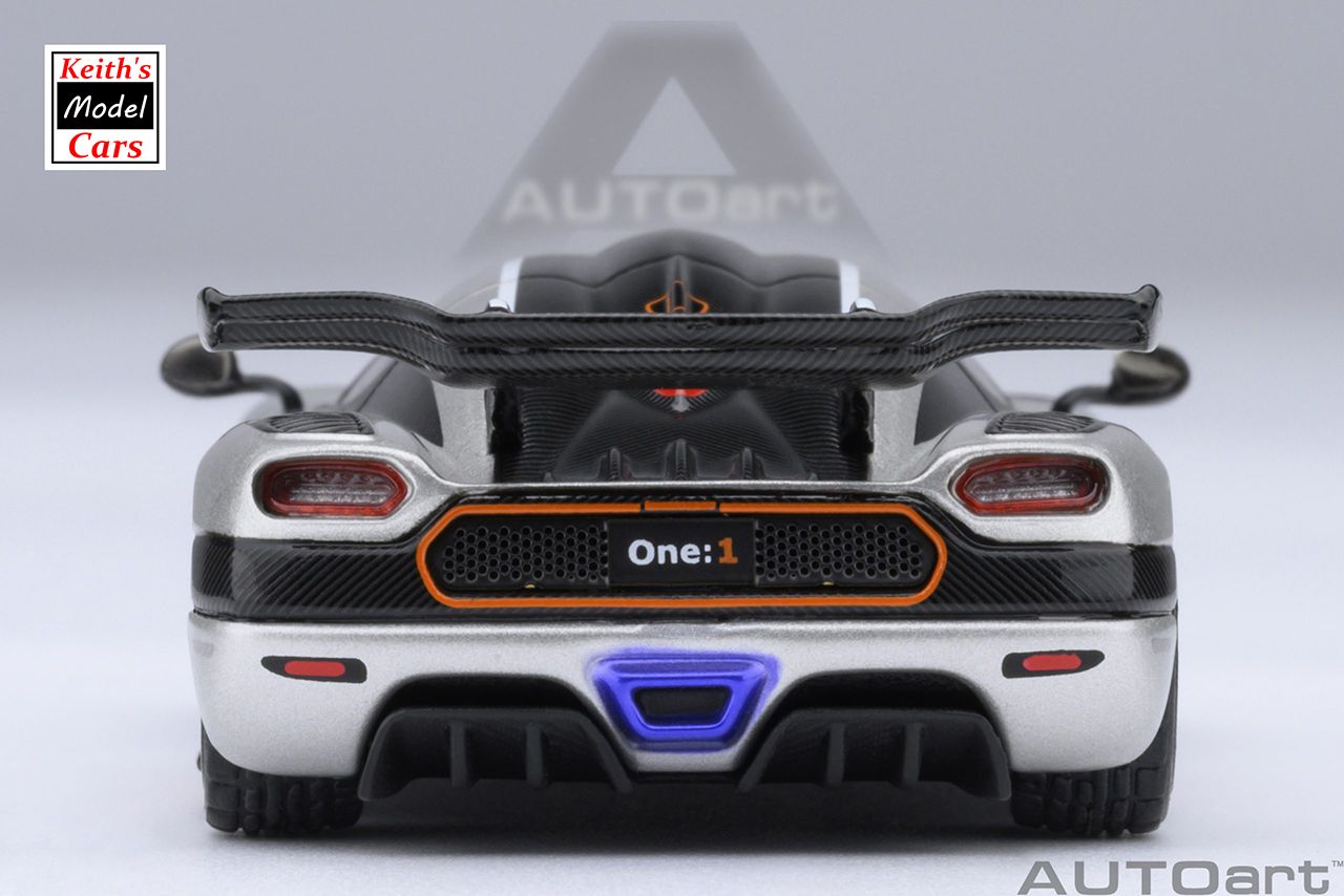 [Maßstab 1/64] Koenigsegg One:1 in Moon Grey/Carbon von AUTOart Models 