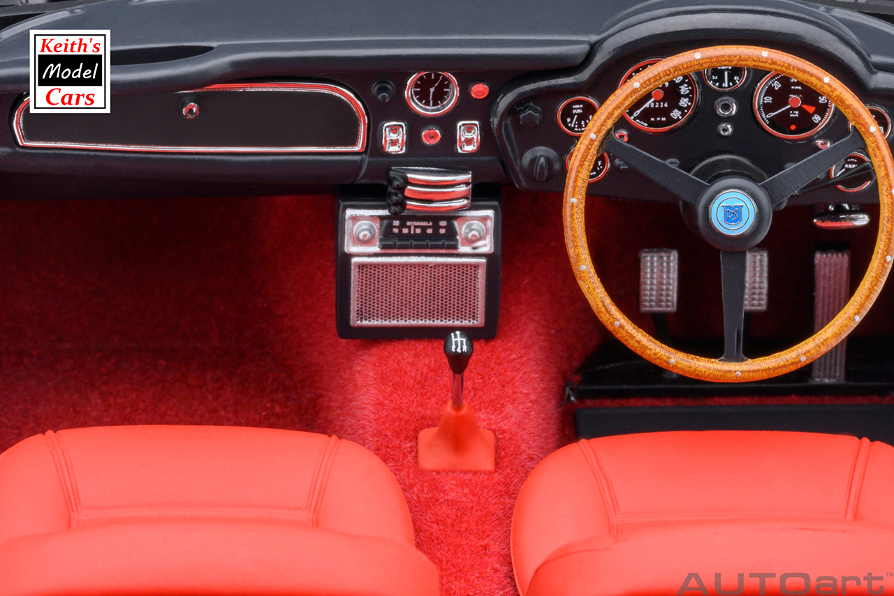 [Maßstab 1/18] Aston Martin DB5 in Dubonnet Rosso von AUTOart Models 
