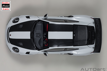 [Maßstab 1/18] Porsche 911 GT2 RS Weissach-Paket in Weiß von AUTOart Models 