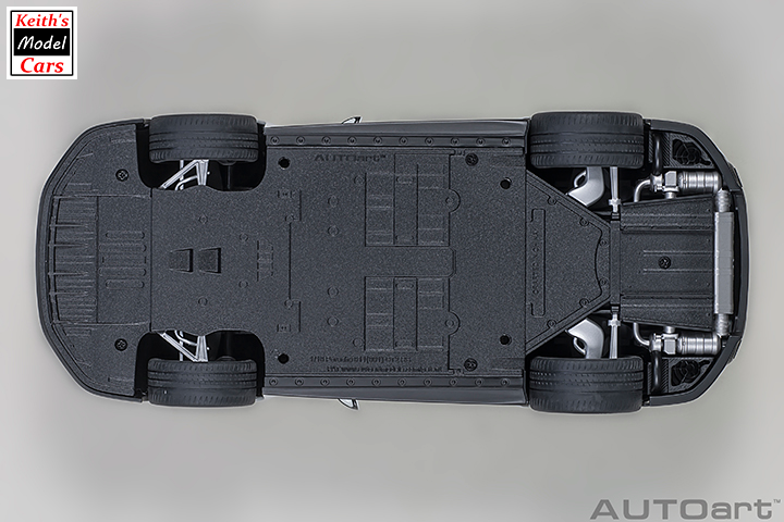 [Maßstab 1/18] Porsche 911 GT2 RS Weissach-Paket in Weiß von AUTOart Models 
