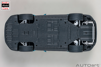 [Maßstab 1:18] Porsche 911 GT2 RS Weissach-Paket in Miami Blue von AUTOart Models 