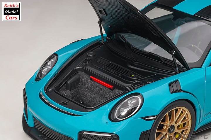 [Maßstab 1:18] Porsche 911 GT2 RS Weissach-Paket in Miami Blue von AUTOart Models 