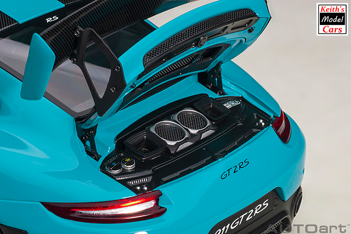 [Maßstab 1:18] Porsche 911 GT2 RS Weissach-Paket in Miami Blue von AUTOart Models 