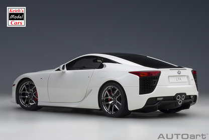 [Maßstab 1/18] Lexus LFA in Whitest White/Black Carbon von AUTOart Models 