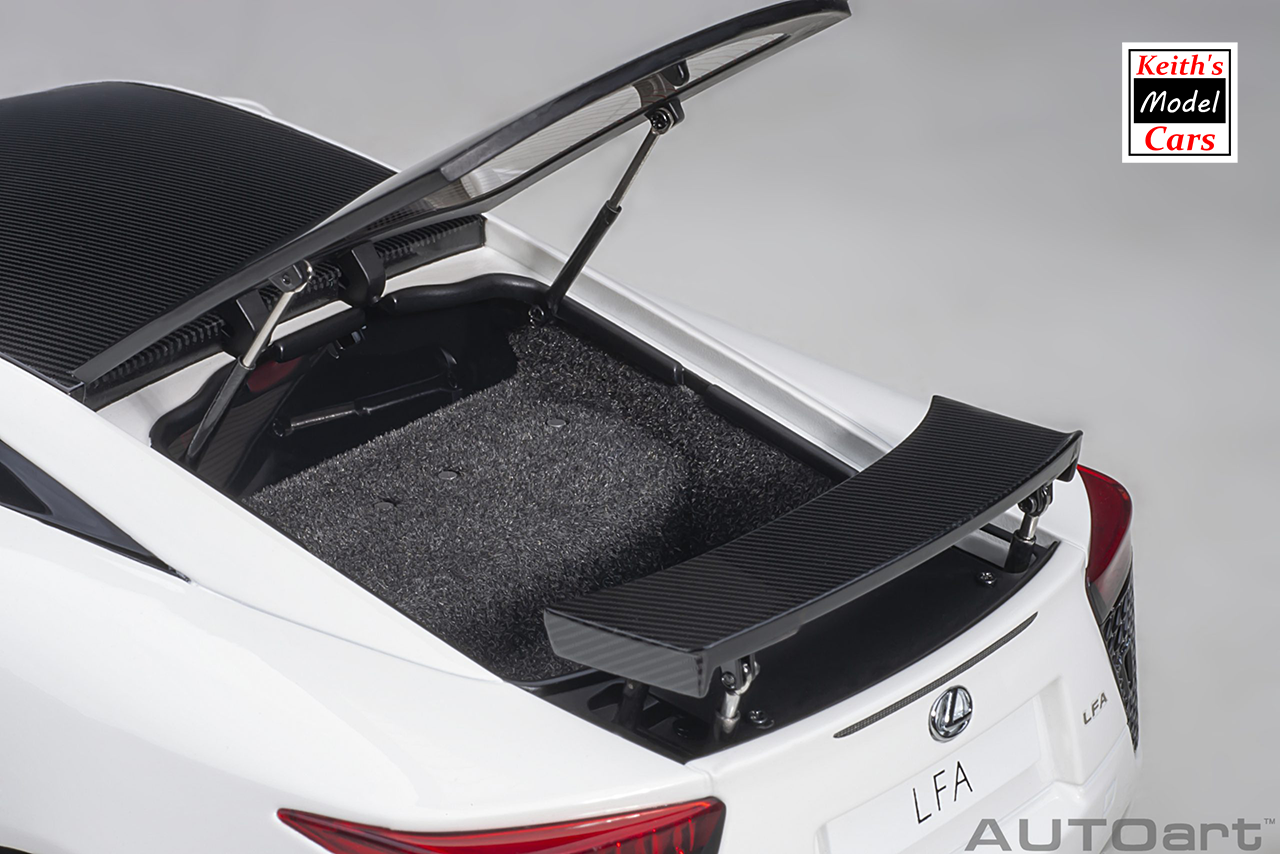 [Maßstab 1/18] Lexus LFA in Whitest White/Black Carbon von AUTOart Models 