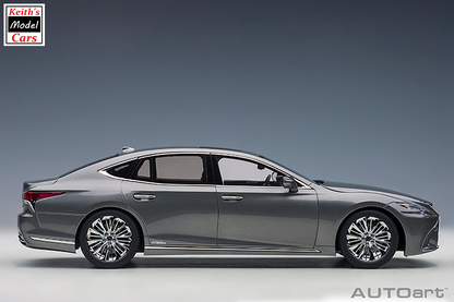 [Maßstab 1/18] Lexus LS 500h in Manganglanz-Metallic mit karminroter und schwarzer Innenausstattung von AUTOart Models 