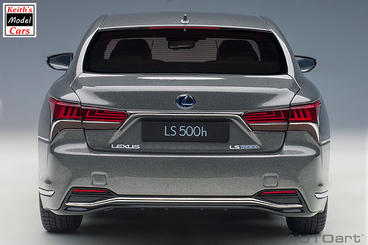 [Maßstab 1/18] Lexus LS 500h in Manganglanz-Metallic mit karminroter und schwarzer Innenausstattung von AUTOart Models 