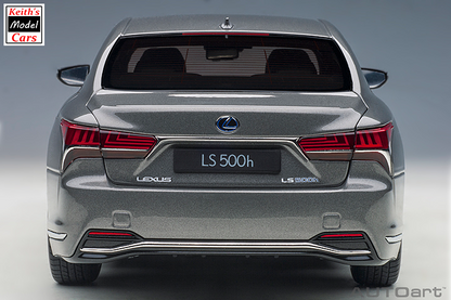 [Maßstab 1/18] Lexus LS 500h in Manganglanz-Metallic mit karminroter und schwarzer Innenausstattung von AUTOart Models 
