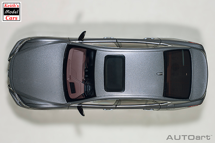 [Maßstab 1/18] Lexus LS 500h in Manganglanz-Metallic mit karminroter und schwarzer Innenausstattung von AUTOart Models 