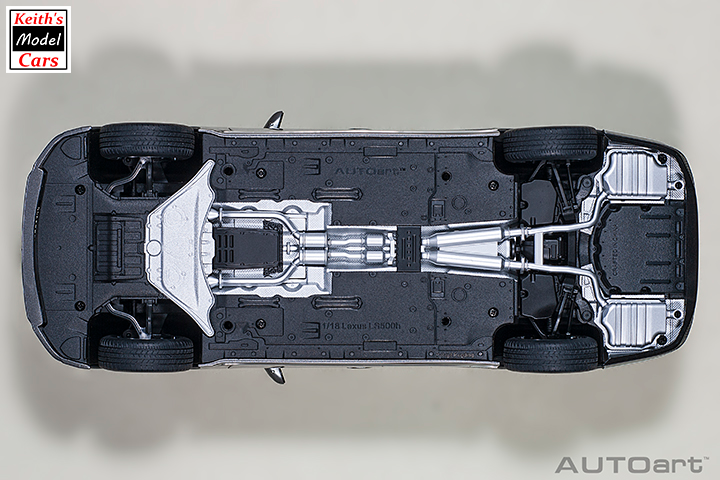 [Maßstab 1/18] Lexus LS 500h in Manganglanz-Metallic mit karminroter und schwarzer Innenausstattung von AUTOart Models 