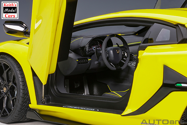 [Maßstab 1/18] Lamborghini Aventador SVJ in Giallo Tenerife/Perlgelb von AUTOart Models 