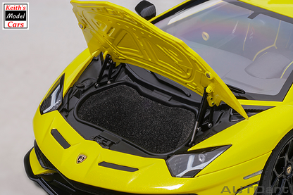 [Maßstab 1/18] Lamborghini Aventador SVJ in Giallo Tenerife/Perlgelb von AUTOart Models 