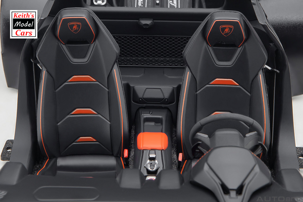 [1/18 Scale] Lamborghini Huracán Evo in Arancio Xanto by AUTOart Models
