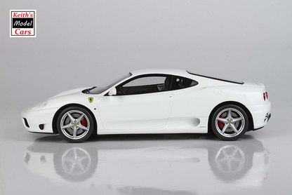 [Maßstab 1/18] Ferrari 360 Modena in glänzendem Awus-Weiß mit Schaltgetriebe von BBR Models 